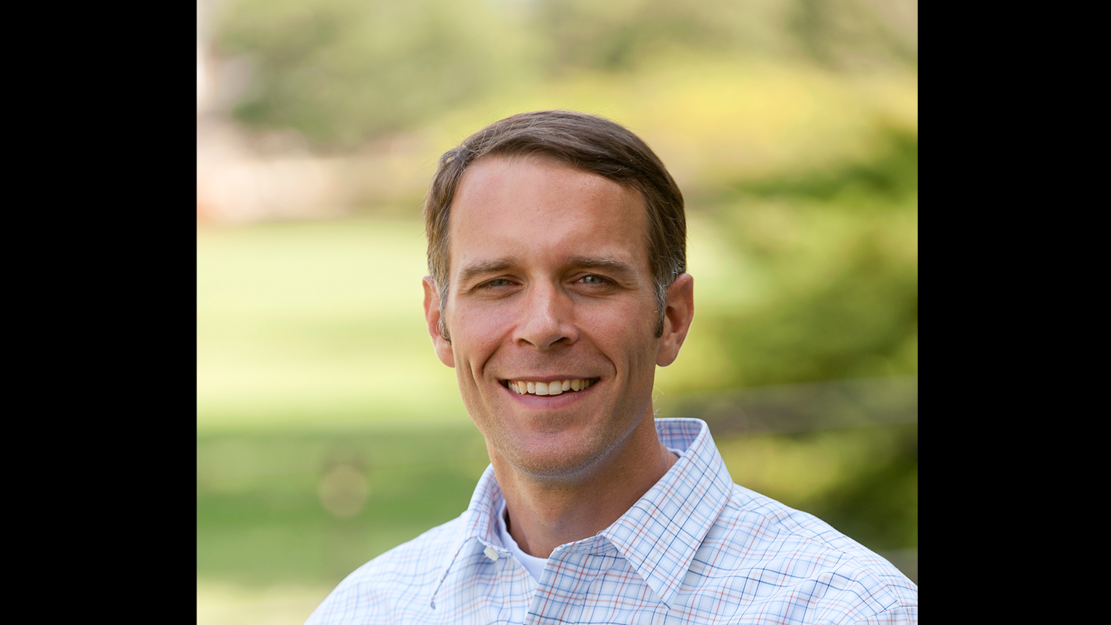 Headshot of Scott Wible in light blue patterned shirt