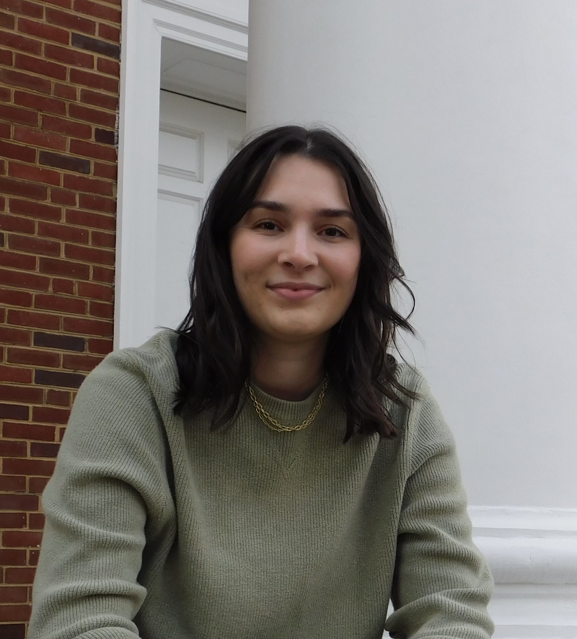 Headshot: Woman smiling